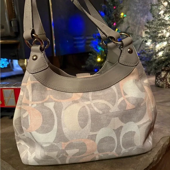 Soho Coach Gray and Cream soho bag - Picture 2 of 13